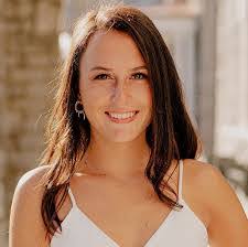 Bonnie Pace's Instagram, Twitter & Facebook