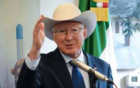 Ken Salazar regresa a México para hablar de la frontera, migración y su historia