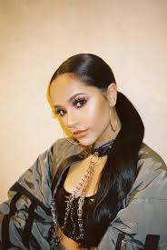 Nel 2012, becky g pubblicò su youtube alcuni video di remix insieme a propri pezzi rap. Becky G Photo Telemundo