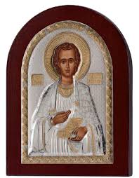 Βρίσκεται σε ρεματιά στη βορειοδυτική πλευρά του νησιού, απομονωμένο σε μια καταπράσινη πλαγιά στο ύψωμα kρύαλλος και σε υψόμετρο 450 μέτρων, ανάμεσα σε αιωνόβια πλατάνια και καστανιές ενώ απέχει 15 χιλιόμετρα από τα. Eikona Agios Pantelehmwn Ashmenia 925 029150 Ashmenies Eikones