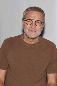 Pour la première fois, son compagnon apparaissait. Laurent Ruquier Son Cadeau De Vieux