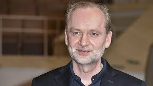Nur weitere titel in dieser sprache anzeigen. Verfilmung Von Ferdinand Von Schirachs Gott Gibt Es Ein Recht Auf Tod Br Kulturbuhne Br De