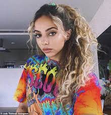 Последние твиты от jade thirlwall (@yjadethirlwaii). Little Mix Jade Thirlwall Setzt Auf Eine Schwelende Anzeige Als Sie Posiert In Einem Bunten T Shirt Aktuelle Boulevard Nachrichten Und Fotogalerien Zu Stars Sternchen