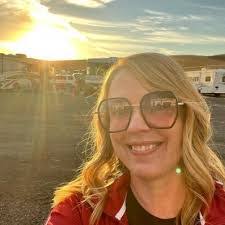 Julie Evensen's Instagram, Twitter & Facebook