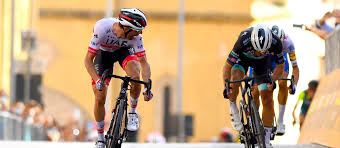 Nell'anno in cui si celebrano i 700 anni della scomparsa di dante, i 160 dell'unità d'italia e i 90 della maglia rosa, il giro elettrico 2021 comincerà con una. Giro D Italia The Best Bits Met Helmets
