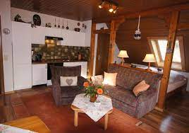 Wir bieten ihnen als übernachtungsmöglichkeit bestens ausgestattete ferienwohnungen und ein bezauberndes tiny house. Haus An Der Sonne Titisee Neustadt Aktualisierte Preise Fur 2021