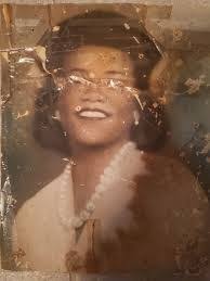 Lorrie Barker's Instagram, Twitter & Facebook