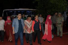 Izinkan aku, sayang merinduimu selalu biar bergetar nalurimu walau berkali kau membenci cintaku takkan hilang himpunkan semua kemaafan dengarkan oh rintihan andainya kau pergi gugurlah bunga. Nizam Penyanyi Gugurnya Bunga Cinta Sudah Di Tkp