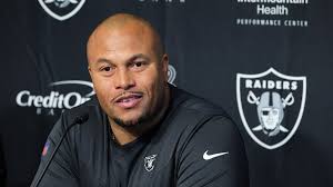 Antonio Pierce's Instagram, Twitter & Facebook