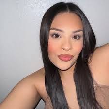 Nina Reed's Instagram, Twitter & Facebook