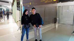 Seperti apa foto saat adiba khanza dan egy maulana vikri dipergoki sedang bersama? Diantar Putrinya Umi Pipik Egy Maulana Pasang Emot Love Celebesmedia