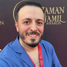 قفازات ملطخة بالدماء في ميس الجبل