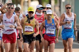 When there are more lateral movements in the step, the marcha is called marcha picada (like the sauce). Tohnlrasz9ypsm