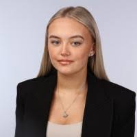 Tara Snelling's Instagram, Twitter & Facebook