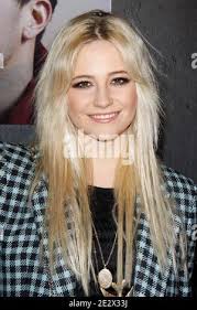 Pixie Lott arrivant pour une soirée avec Mark Balla à la monnaie à Los  Angeles, Californie, Etats-Unis le 12 avril 2010. Photo de Tony  DiMaio/ABACAPRESS.COM Photo Stock