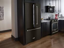 Het premium design van de iconic fridge, met metalen handgreep, ronde artisan details en rode medaillons, zal uw keuken omtoveren tot een moderne. How To Replace The Water Filter In The Kitchenaid Krfc302e Refrigerator Appliance Express