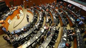 El senado de la república declaró de urgencia y aprobó en dos lecturas consecutivas el proyecto de ley que agrega un numeral al artículo 8 de la ley 2569 de impuestos sobre sucesiones y donaciones, con fines de eliminar el impuesto de sucesiones a los fondos de pensiones dejados por una persona. Asi Va La Discusion Por La Reforma Electrica En El Senado De La Republica