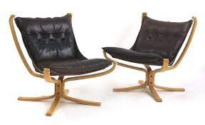 Within two years, vatne's sales tripled as falcon chairs sold worldwide, particularly in the united states, japan, germany, and australia. Black Leather Blonde Wood Falcon Chair By Sigurd Ressell For Vatne Mobler 1960s For Sale At Pamono