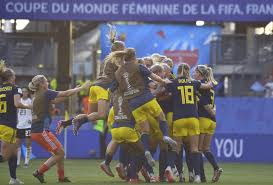 L'organisation de la compétition inclut désormais l'organisation de la coupe du monde de football féminin des moins de 20 ans, qui se. Football Coupe Du Monde Feminine La Suede Envoie L Allemagne Au Tapis