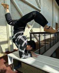 Toujours partante et souriante pour une nouvelle aventure! Katherine Arnaud  est étudiante au baccalauréat en arts et elle vit la vie étudiante à fond!  Avec son énergie extravertie, Katherine adore rencontrer de