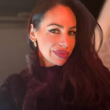 Same day personalized cakes for 6-8 people pickup?