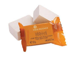 Vanilla Fizzy Bath Cube For A Great Bath Cube Petillant Pour Le Bain A La Vanille Pour Un Bain Gourmand Yves Rocher Vaniglia Bagno
