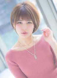 耳掛けショートヘアでナチュラルな小顔に どこから見てもバランスの良い上品な大人ショート 華やかさや自然な動きがほしい方はパーマがオススメ パーマやカットで失敗した方 ぜひ一度相談に来て下さい 現状をみて低ダメージのパーマ提案 ヘアス hair styles