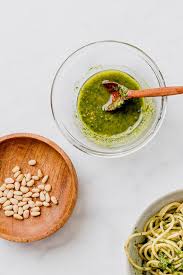 Homemade Vegan Basil Pesto Is So Easy Learn How To Make This Vegan Pesto Recipe At Home In Only 10 Minutes And Basilikum Pesto Rezept Pesto Vegan Pesto Rezept
