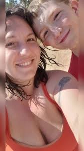 Amanda Botts's Instagram, Twitter & Facebook