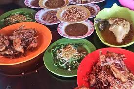 1 ekor ayam, 5 siung bawang putih, 6 siung bawang merah, 6 buah cabe, sesuai selera ya, 2 cm jahe, 2 cm lengkuas, 2 cm kencur, 1 ruas kunyit, 5 buah serai, 2 lembar daun salam segar, 1 sdm ketumbar, 1 sdt merica butiran, 1 buah kemiri, 1 sdt terasi. Mudik Lewat Gilimanuk Bisa Coba Ayam Betutu Kuah Di Men Tempeh