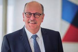 Programmheft 2015 DIN-lang-9,9.indd