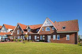 Oktober 2013 wieder eröffnet und bietet vielfältige möglichkeiten für entspannung, sport und erlebnis. Nordseeurlaub In Carolinensiel Ostfriesland Ferienwohnung Urlaub An Der Nordsee Www Ferienwohnungen Seeblick De