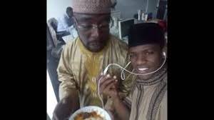 Thomas mösch, head of hausa service radio deutsche welle presenting a special gift to the senior editor ummaru aliyu on his 40 years in service. Download Sa Kon Barka Da Sallah Daga Sashen Hausa Na Dw In Mp4 And 3gp Codedwap