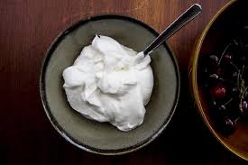 Di market indonesia sendiri, whipped cream dipergunakan untuk membuat kue dan masakan. Penggunaan Whipped Cream Lagi