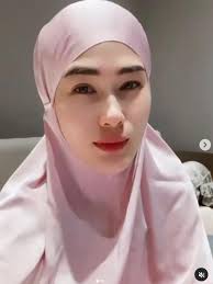 Jadi Mualaf, Ini 6 Potret Stevie Agnecya Mantan Istri Samuel Rizal saat  Berhijab