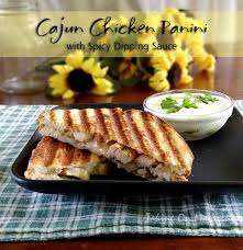 Cajun Chicken Panini With Spicy Dipping Sauce Rezept Rezeptideen Lebensmittel Essen Panini Hahnchen