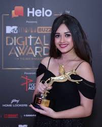 Jannat Zubair Rahmani Receives The Most Popular Social Media Star Award At The Iwm Buzz Digital Awards The Indian Wire Buka whatsapp, lalu verifikasi nomor anda.