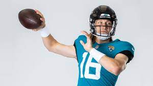 On friday, the rookie quarterback replied to a fan on twitter, whose fiancee said he couldn't hang up his jaguars. Welcome To Duuuval Trevor Lawrence