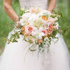 I just used some cut hydrangeas in a vase as the centerpiece for my friends bridal shower last weekend, and i wasn't impressed i used white hydrangeas in my bouquet for my wedding and they held up all day, and i used blue ones in a brides bouquet just this past saturday. 22 Gorgeous Hydrangea Wedding Bouquets
