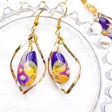 kony on instagram ご好評頂いているビオラピアス 大学の後輩からオーダー頂きました ありがと ˊᵕˋ この大きさのビオラは少ないので少量生産です ひねりチャームもなくなったので取り寄せる予定です レジンアクセサリー