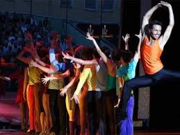 Sei deiner wunschwohnung einen schritt näher. A Chorus Line Alfons Haiders Letzte Intendanz In Stockerau Festivals Vienna At