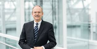 Allerdings sollen kunden die möglichkeit haben, für diese produkte bei der bank konten zu eröffnen. Hsbc Nimmt Finanzressort Aus Dem Vorstand Heraus Finance Magazin