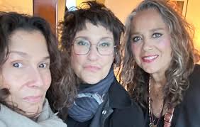 Wendy & Lisa and Annie Lennox ! gorgeous tribute to Sinead O'conner with  Nothing Compares 2u. It was an extraordinary night. @wendyandlisa  @officialannielennox @susannahmelvoin @stpaulpeterson @prince