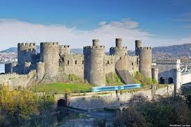 Der süden umfasst das kosmopolitische cardiff, eine gute basis, um den rest des landes zu erkunden. Conwy Castle
