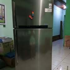 Merk kulkas 2 pintu yang satu ini memang menawarkan lemari es modern yang efisien untuk penyimpanan makanan. Kulkas Lg Besar 2 Pintu 700 Liter Kitchen Appliances Di Carousell