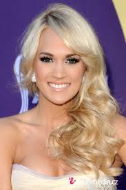 Underwood is constantly changing the way she wears her hair, and the hairstyle she chooses seems to be dependent upon which outfit she is wearing or what event she is attending. Carrie Underwood Hairstyle Easyhairstyler