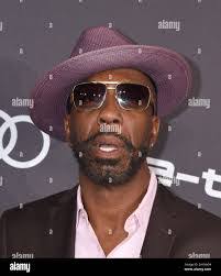 Flora Adler's Instagram, Twitter & Facebook