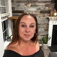 Do veterans need to sign up for the Salute to Veterans event?