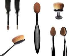 Un acabado redondeado y sedoso es lo necesario para la aplicación del colorete. Tipos De Brochas Y Pinceles De Maquillaje Como Elaborar Tu Kit Basico Bulevar Sur