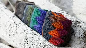 To get the knitting patterns, scroll down the page to the individual pattern you want and click on the link to that pattern. Garter Stitch Entrelac Scarf Free Knitting Pattern Blog Nobleknits